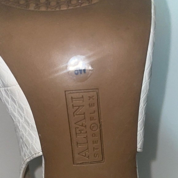 White pointed toe heels slingback heels kitten heels snakeskin heels - Picture 7 of 10